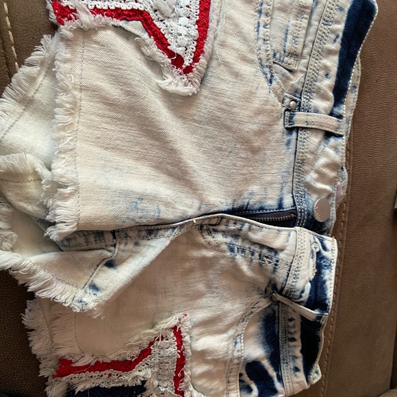 Shorts - Picture 3 of 12